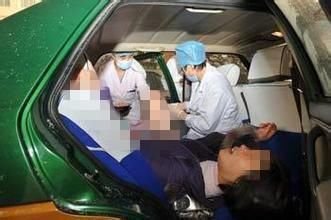 脐带|孕妈在出租车上分娩，自剪脐带还不忘付车钱，网友：孩子取名车生