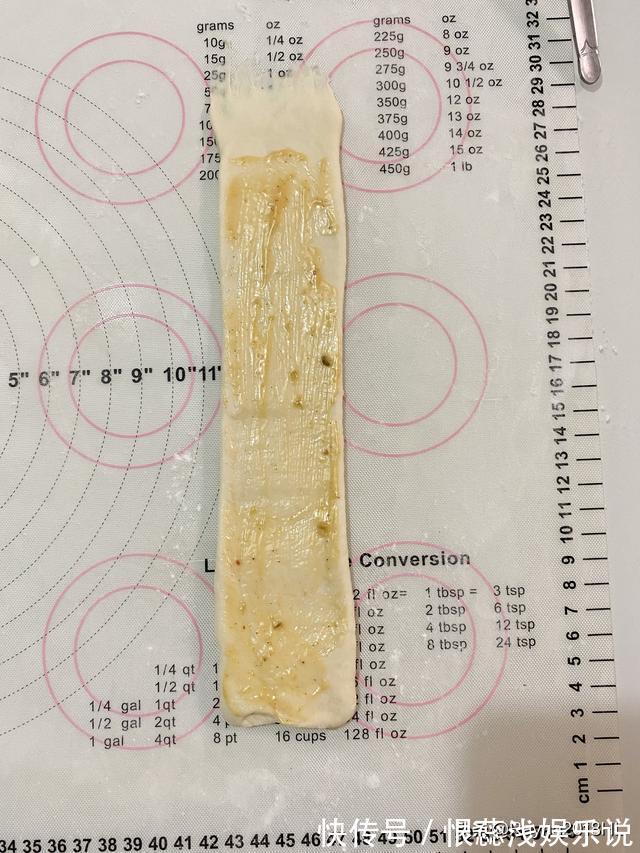 方形|适合夏季的淡咸味快手小餐包，松软咸香，营养丰富，好做又好吃