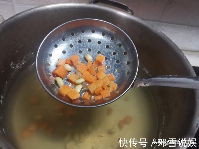 豆浆|黄豆别只知道打豆浆喝!这样2步做一盘,脆嫩清爽钙质高,真简单