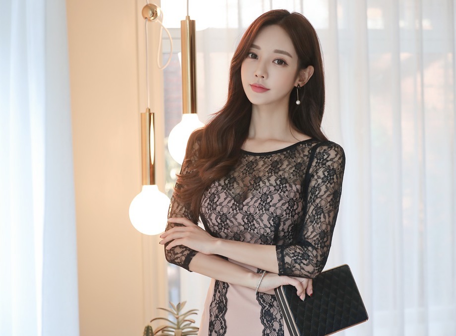 连衣裙 搭配蕾丝上衣连衣裙的小姐姐，时尚，优雅！