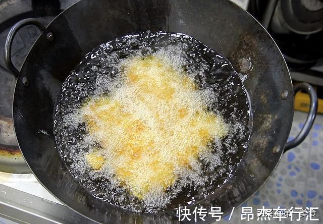 油温|红薯别只会烤着吃了，试试这道麻脸红薯，酥脆甜糯，越吃越想念