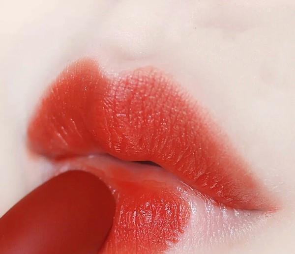 今年流行的口红有哪些？迪奥999是经典，兰蔻196超好看