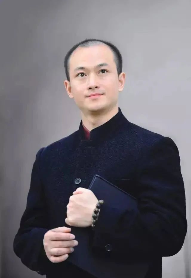 楷书|他是最年轻的中书协理事，徐右冰的楷书也是如此惊艳，碑骨唐韵