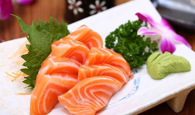 海鲜|哺乳期饮食讲究多,5类不适合哺乳期吃的食物,妈妈再馋,也别吃