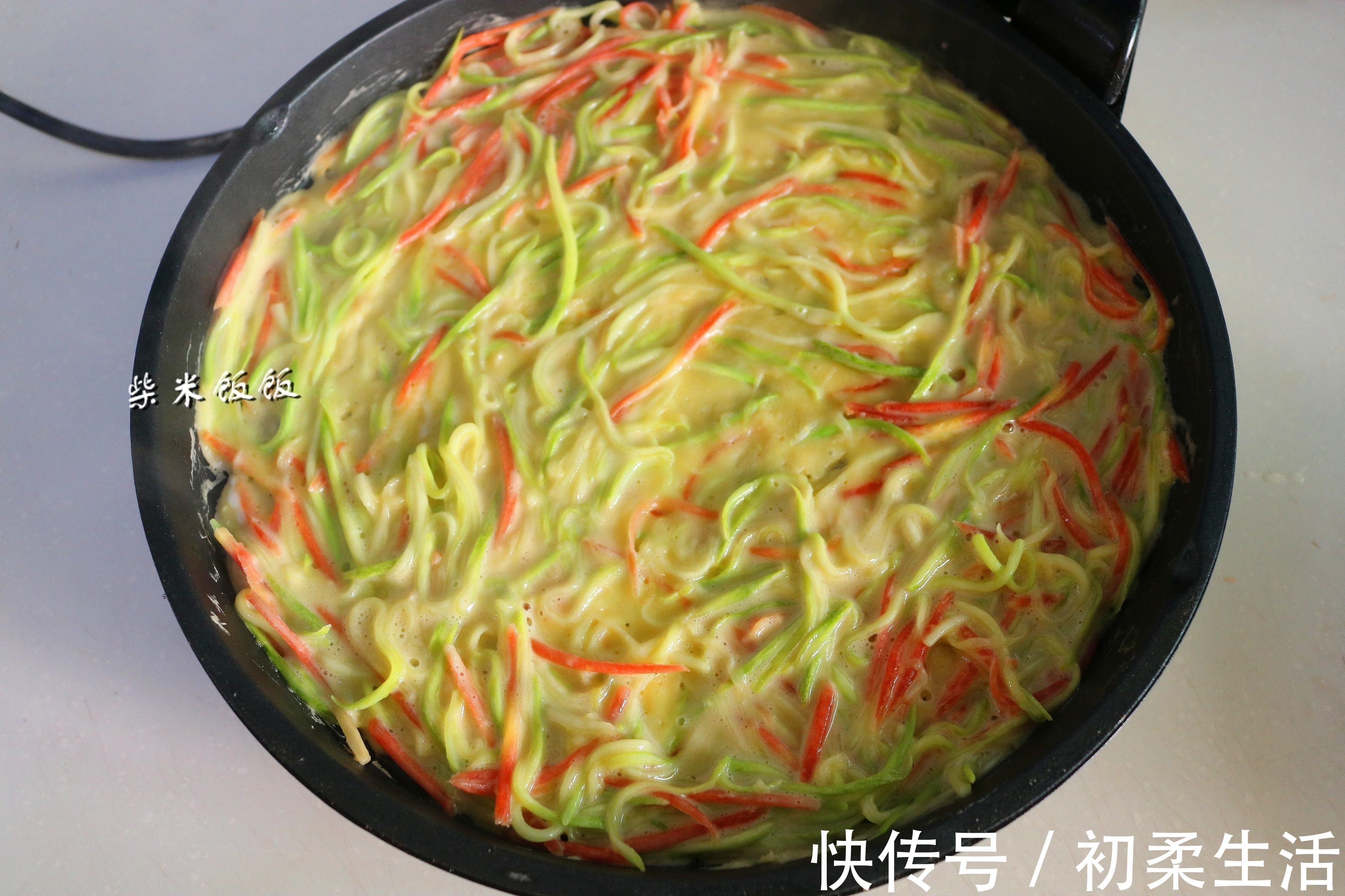 蔬菜|早餐做这饼,两种蔬菜搭配,又香又软,2分钟1张,全家爱吃