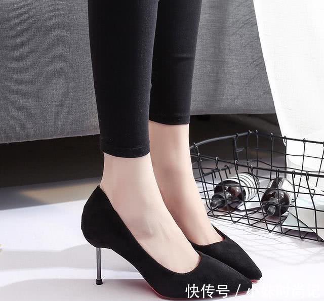 细跟高跟鞋百搭又时髦, 看着都很漂亮, 可以吸引人的眼光注意