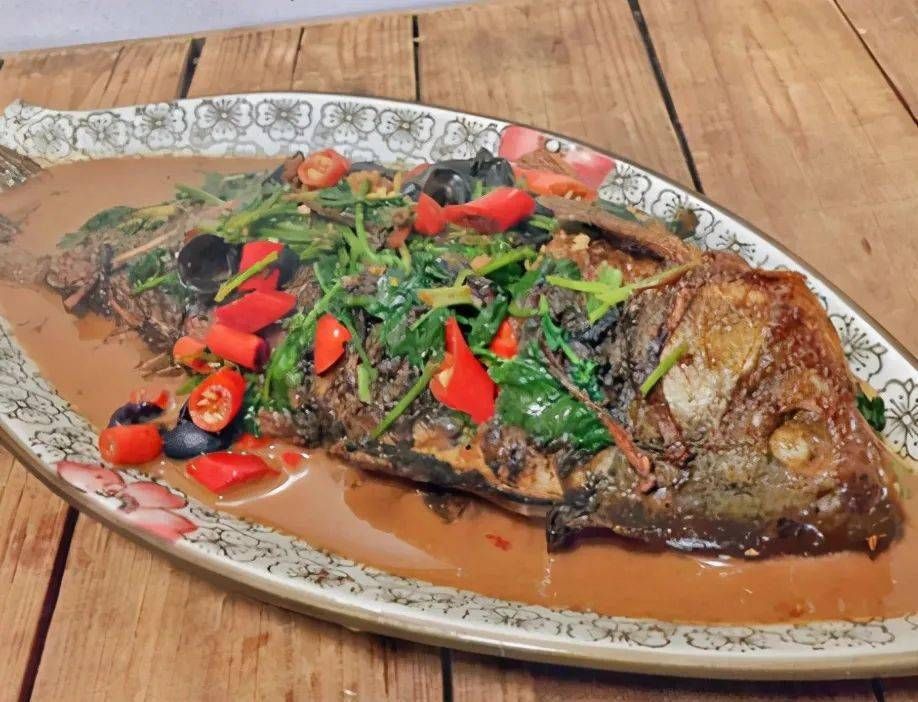 炖鱼时，别只会放料酒和醋，多加这1样，鱼肉鲜嫩香，还无腥味