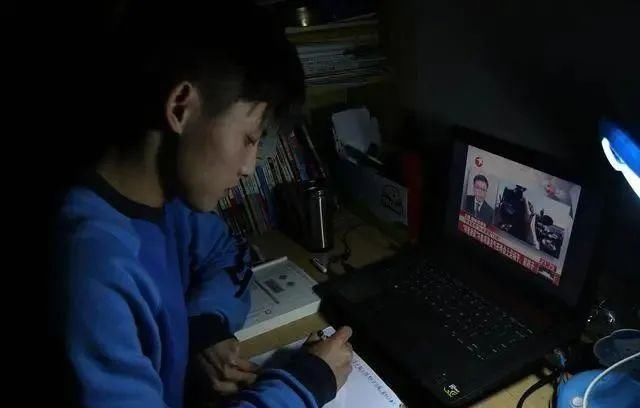 减肥的人,晚上坚持2个“不要”,常喝1水,体重或许稳稳降