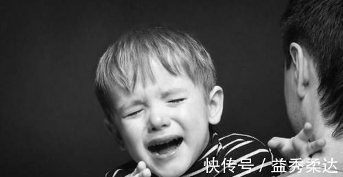 哈佛|哈佛心理学家:孩子自卑的4个表现,家长要及时干预