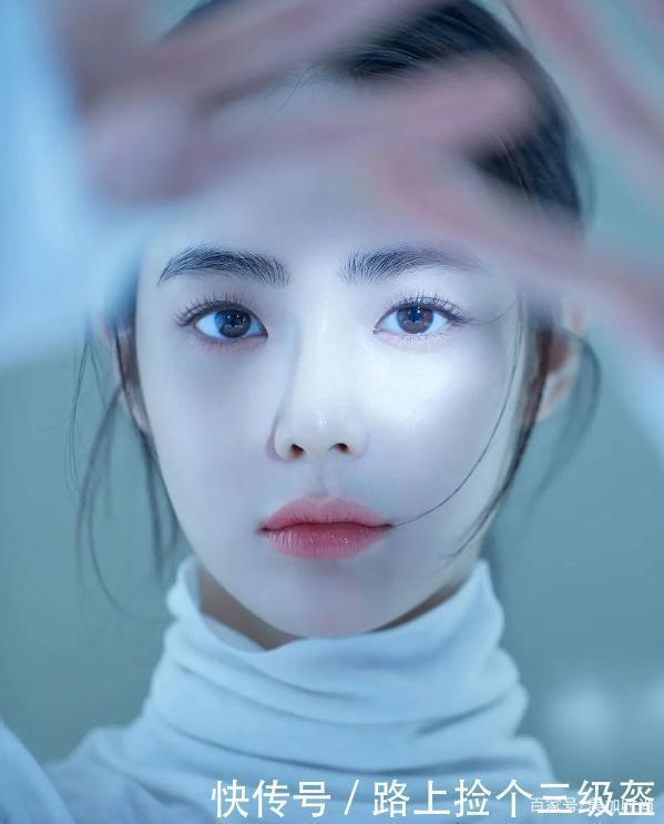 她的脸被称为亚洲“整容模板”,满满的东方韵味,看一眼就心动