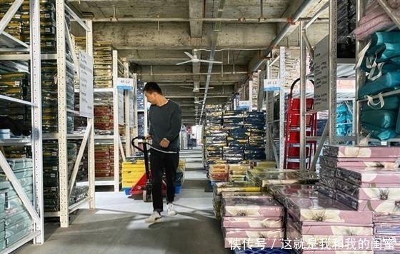 时刻|中国制造业的直过时刻:一脚迈入电商的拼时代