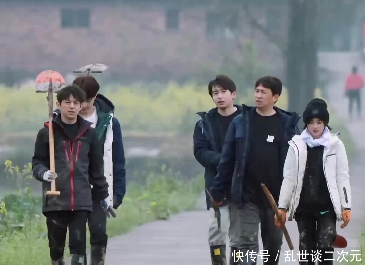 《向往5》物价上涨,何炅指责节目组乱加价,工作人员求生欲好强