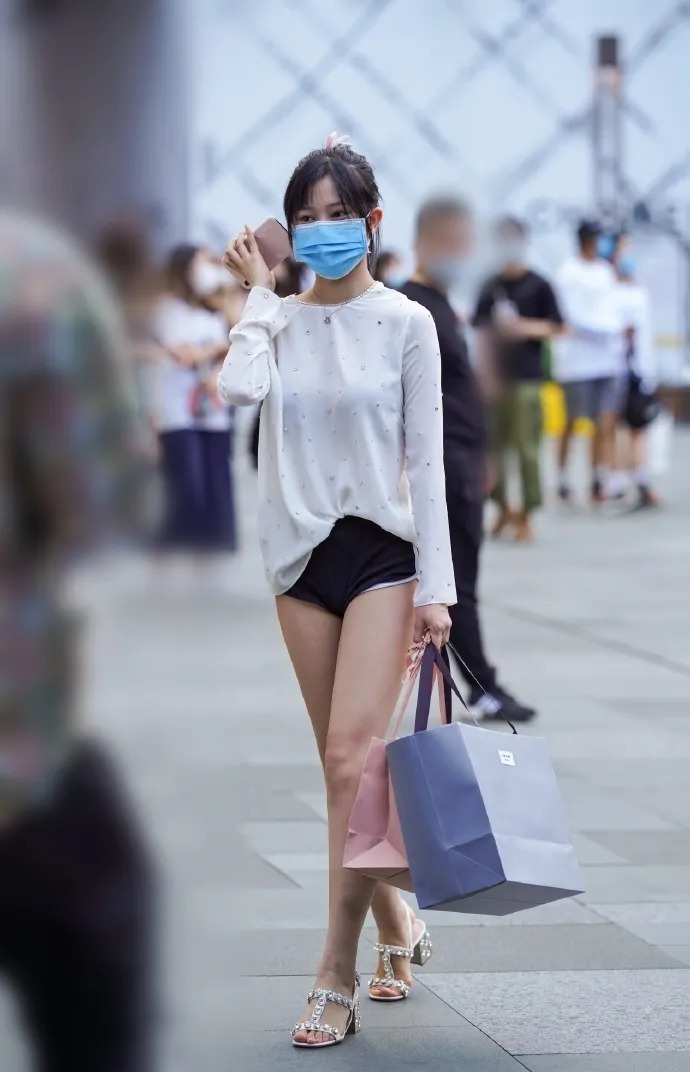 逛街|时尚街拍,独自逛街的女生