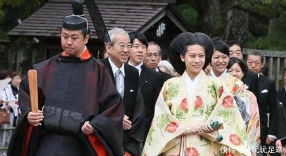 下嫁|26岁公主嫁41岁和尚,为爱放弃皇室身份,民众不是下嫁是高攀