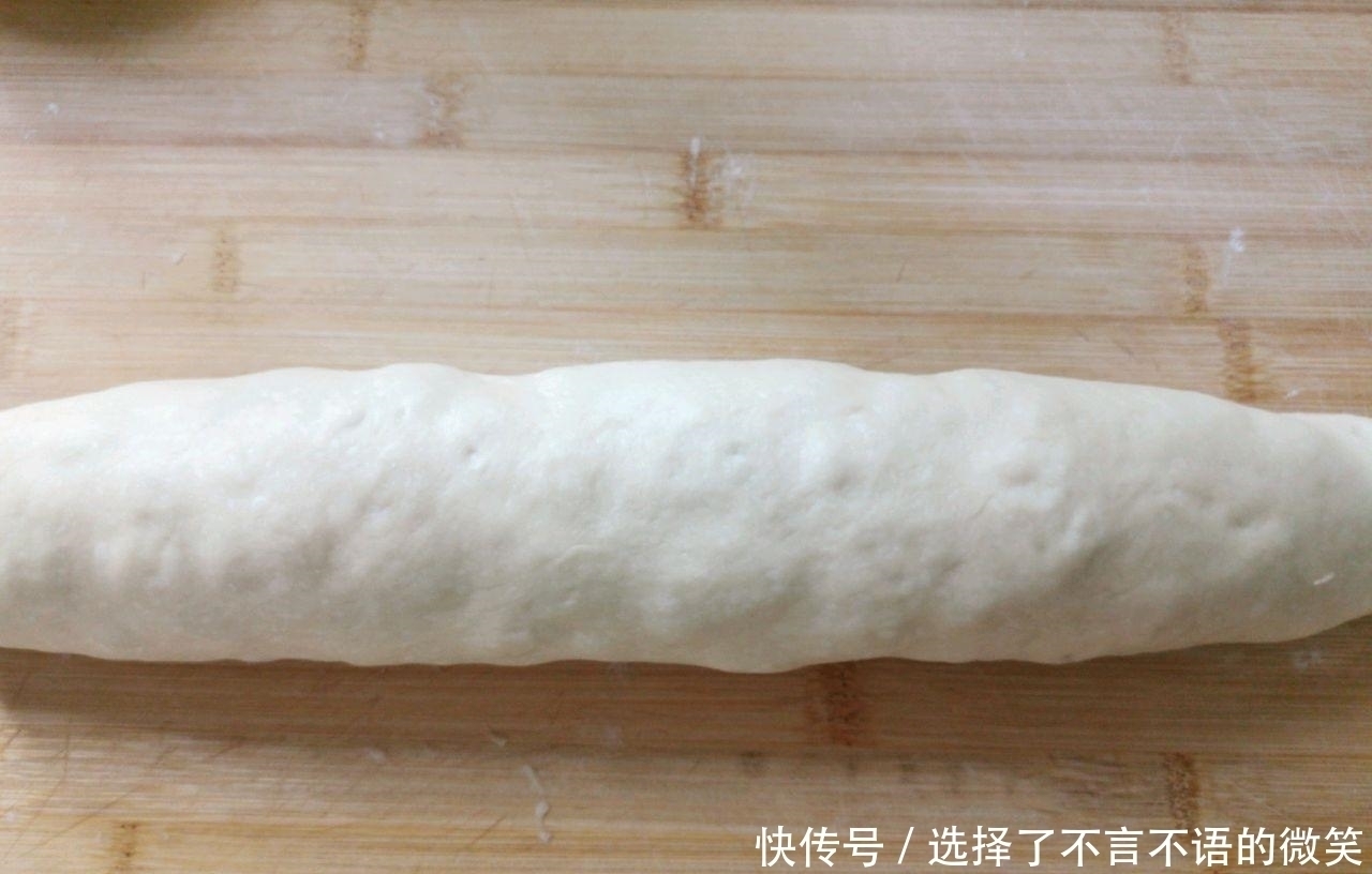面团|俄罗斯超大列巴，香甜口渴，满满果仁，味道香甜