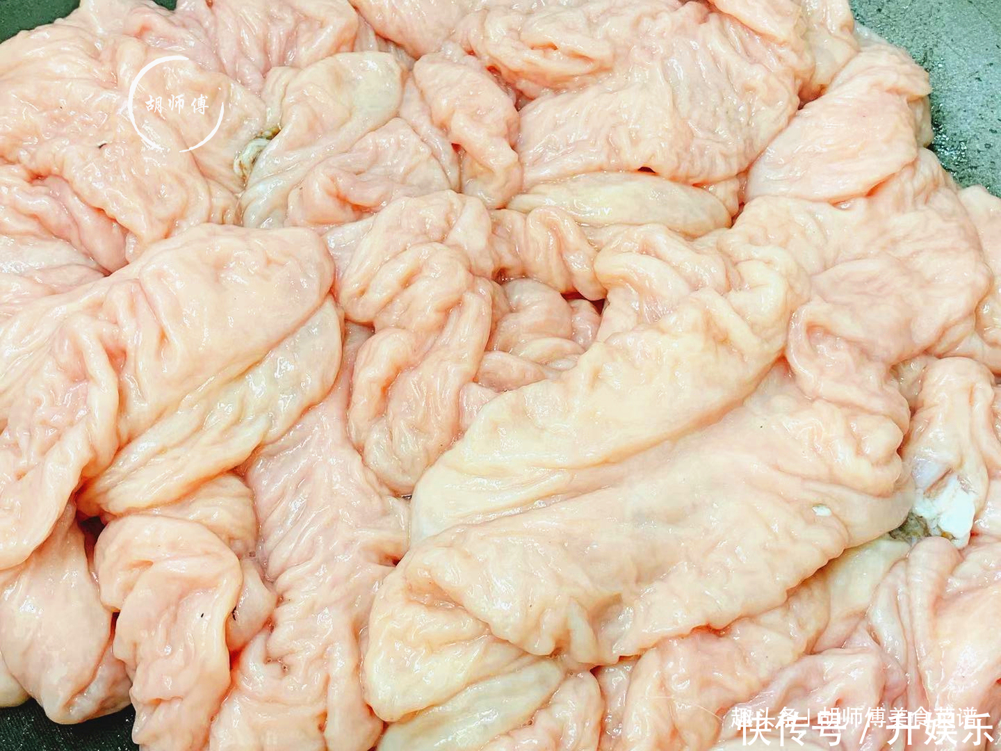 猪大肠别再用盐洗了!老屠夫教您一妙招,5分钟自动去除腥臭味