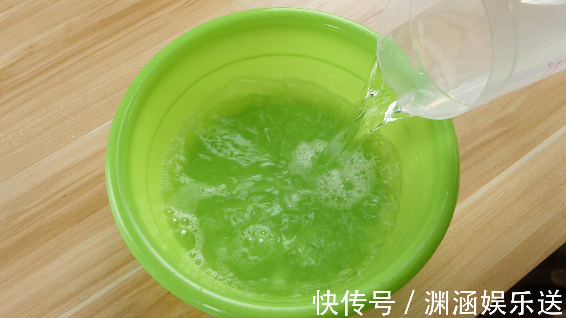 洗内衣时,用“洗衣粉”还是“洗衣液”,多亏妈妈提醒,涨知识了