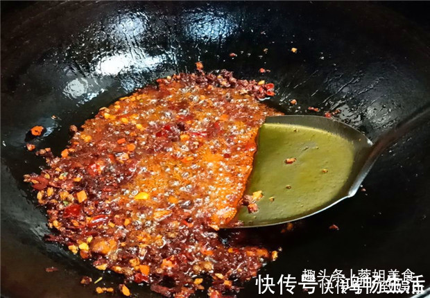 白菜|五花肉不要炒着吃，厨娘教你新吃法，口感肥而不腻，麻辣又开胃！