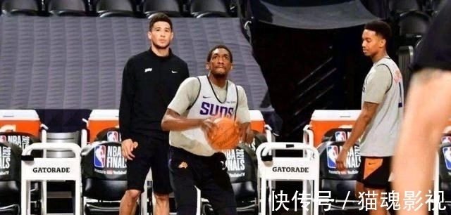 周琦|CBA速递：广东引进NBA现役后卫 周琦球衣遭哄抢 山东更换队名队标