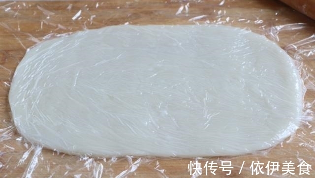 保鲜膜|糯米小甜点,2分钟学会蒸一蒸卷一卷,小白也可一展身手