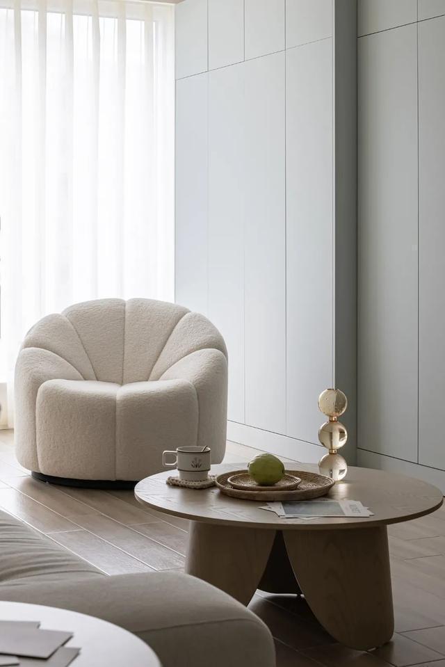 收纳|这对夫妻的“穷装风”新家,明亮又舒适,证明了越简单越美好!