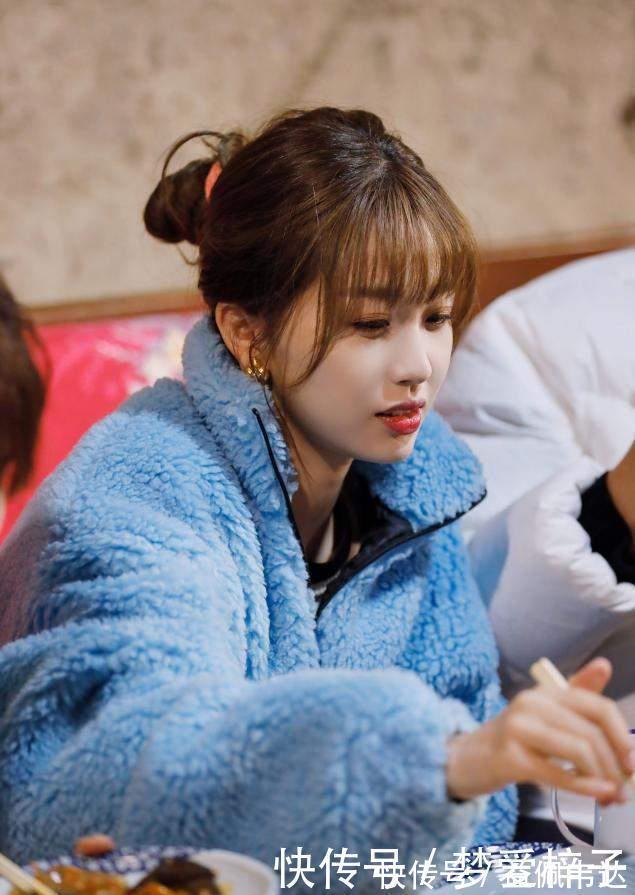 发型|丸子头已经不流行了,今年这几种发型是真火,简单大方显脸小