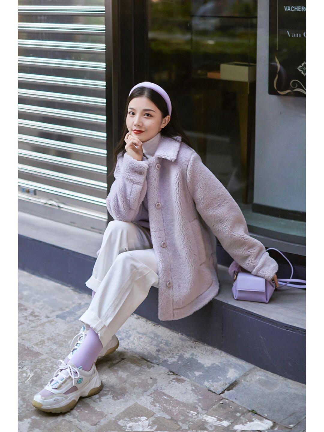 外套 今天偷偷分享一些私藏的秋冬保暖搭配,香芋紫外套+白色牛仔裤保暖又时尚!