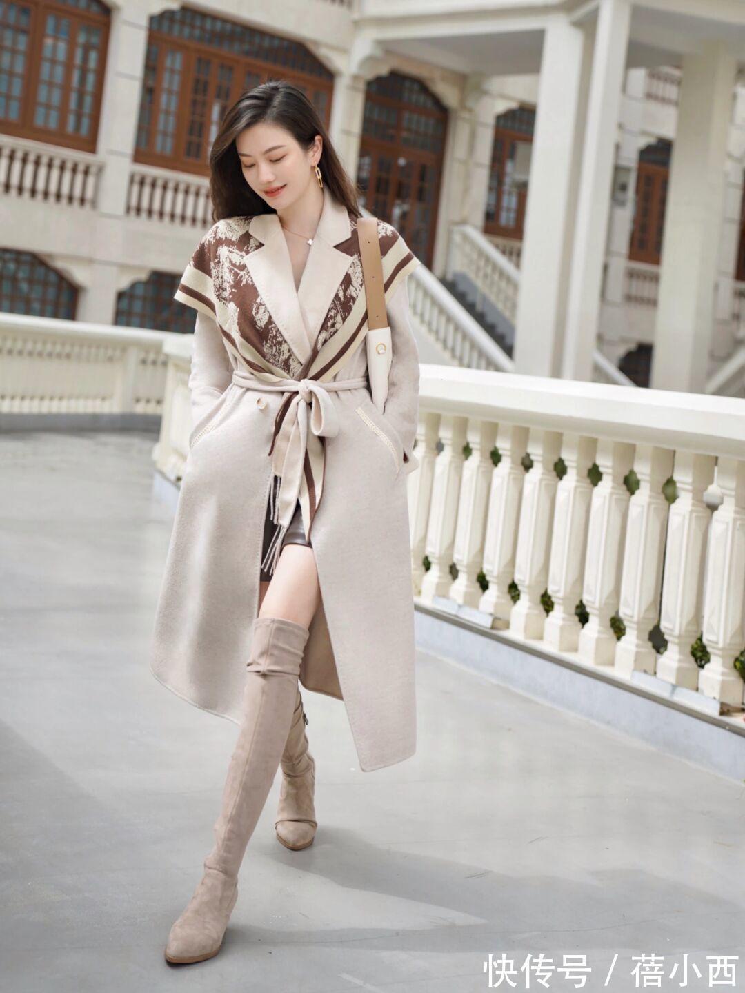 小蛮腰|见过大场面的女人,冬季都会穿“白色大衣”,知性优雅又高级