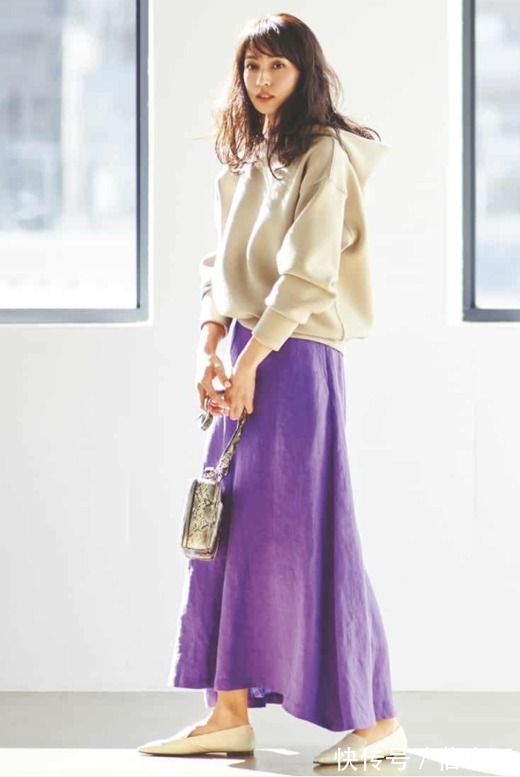 半身裙|秋天穿裙子,选对款式才是关键!试试下面这几组搭配,显瘦还时髦