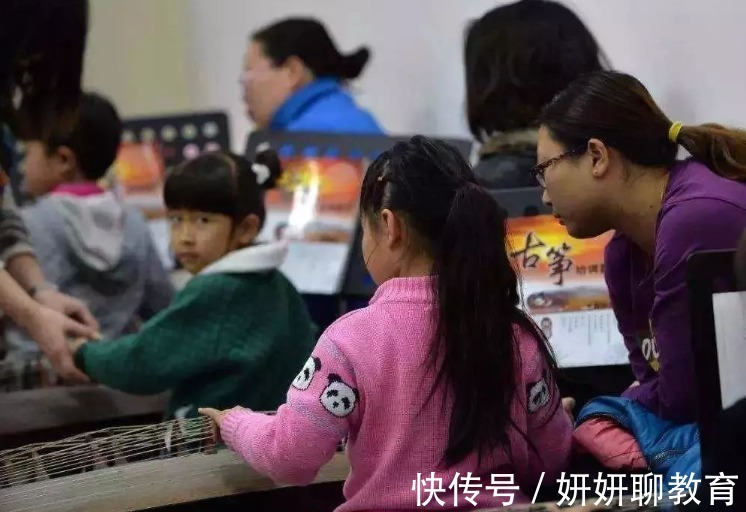 孩子|弟弟不听话,父亲怒撕姐姐通知书,“重男轻女”的家长该醒醒了