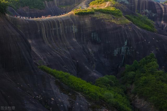 距今为7000万年的丹霞地貌奇观，有着全国独一无二的登山之道