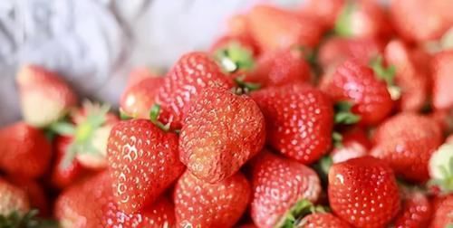 维生素|女性不愿老太快，要经常吃3种食物，美容养颜、滋润肌肤！
