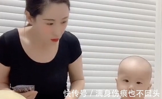 辣妈|“大地主辣妈”带娃打牌火了,娃被吓得一激灵:咋脑瓜子嗡嗡的?