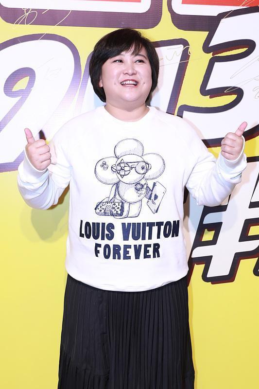 |贾玲自称年轻时是校花,本以为是个笑话,看到照片之后:我心动了