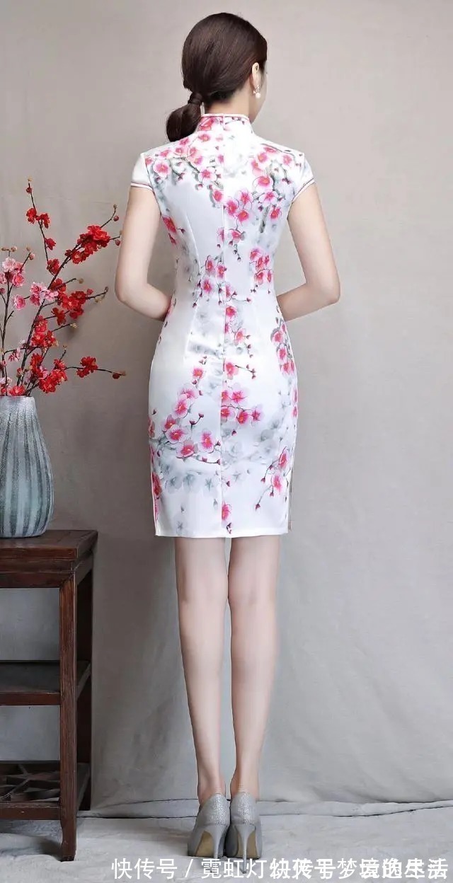 根处|不是所有的女人都能穿出这款旗袍的韵味