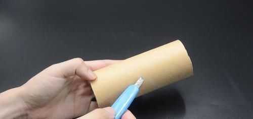 垃圾袋|保鲜袋用完后的纸筒不要扔，原来放在家里特别实用，方法太赞了