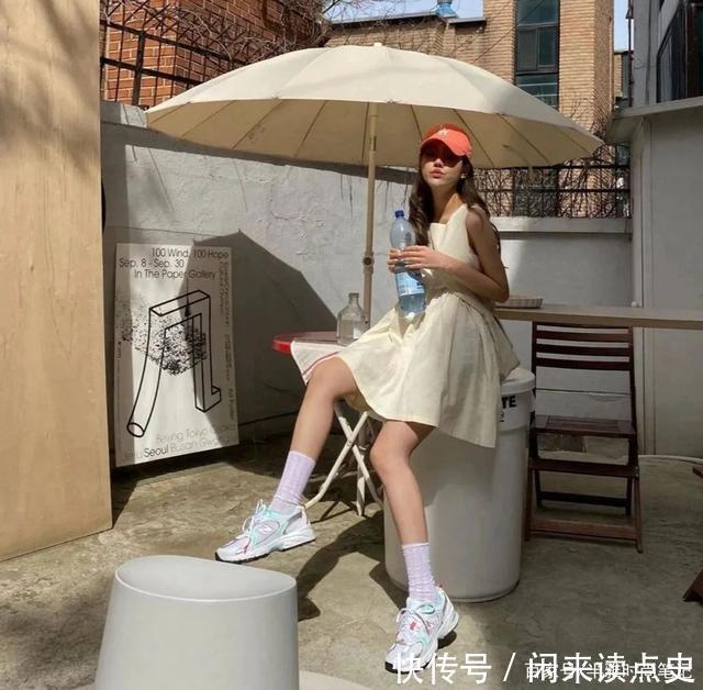 “纯欲裙”也太撩了,今夏连衣裙照着这样穿就很好看!