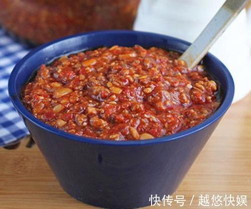 农家自制辣椒酱，搭配馒头米饭，吃起来绝对的过瘾