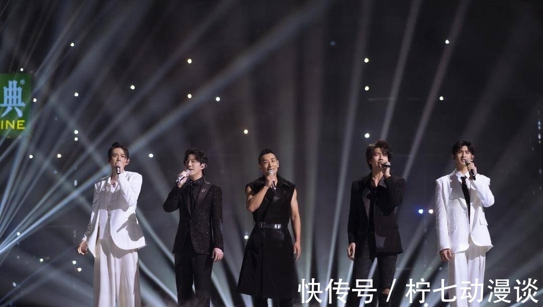 陈小春|被这场“情怀杀”盛宴看哭!33位哥哥与“笨小孩”跨时空合唱