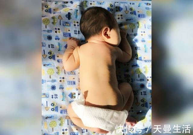 动作|宝宝睡觉时的4种动作,暗示了大脑发育程度,全都占了的恭喜了