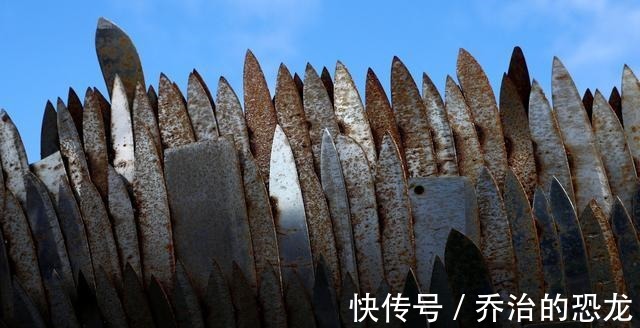 伦敦|伦敦市区最著名的天使雕像由10万把刀制成,每一把刀都意义非凡!