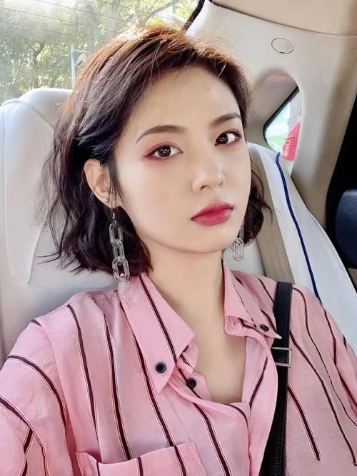 根据穿搭改变发型，这些技巧你需要知道，百搭时尚又显气质