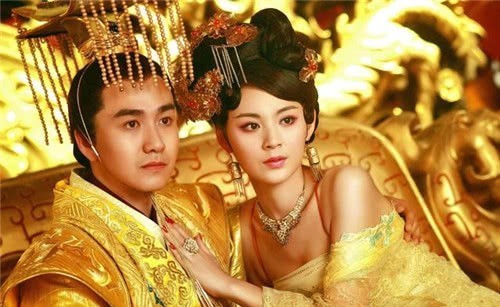 除掉|皇帝欲除掉大将军,问丞相有何计策?丞相:您赏赐他一匹良马即可