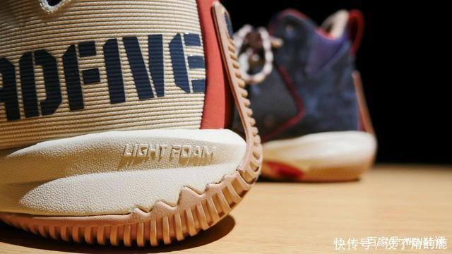 颜值设计双满分!首款“高端外场实战鞋”究竟有何玄机