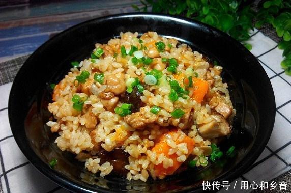 鸡腿|天冷了,就要吃得饱饱的南瓜鸡肉焖饭,不爱南瓜也能吃两碗