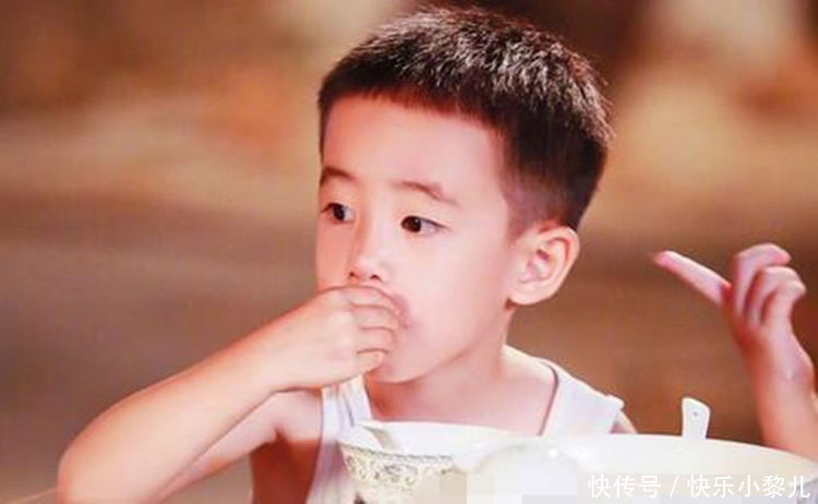  餐桌|应采儿因“餐桌礼仪”回怼朱丹，饭桌上的小细节，暴露孩子的教养