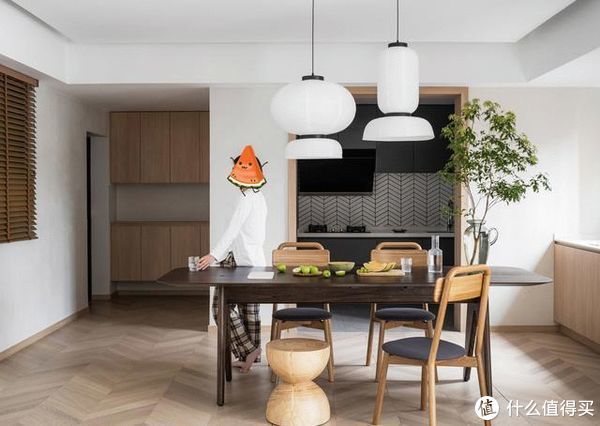 衣柜|成都夫妇155㎡的家,仅凭一个客厅就圈粉无数,不要电视墙太香了