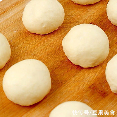 爆浆豆沙饼,咬一口软乎乎的豆沙饼,后悔没有早点制作