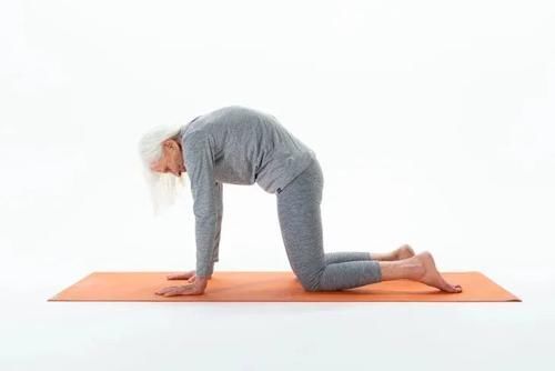 瑜伽垫|为什么不到五十岁就有五十肩?应该如何缓解?