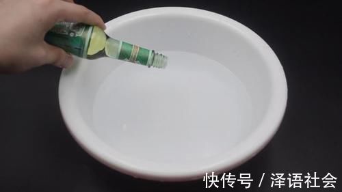 花露水|不管凉席多脏多粘,一个简单的方法,一年没洗的凉席,干净又凉爽